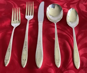 Oneida Wm. A. Rogers silverplate Debutante 5 piece place setting EUC polished - Picture 1 of 6