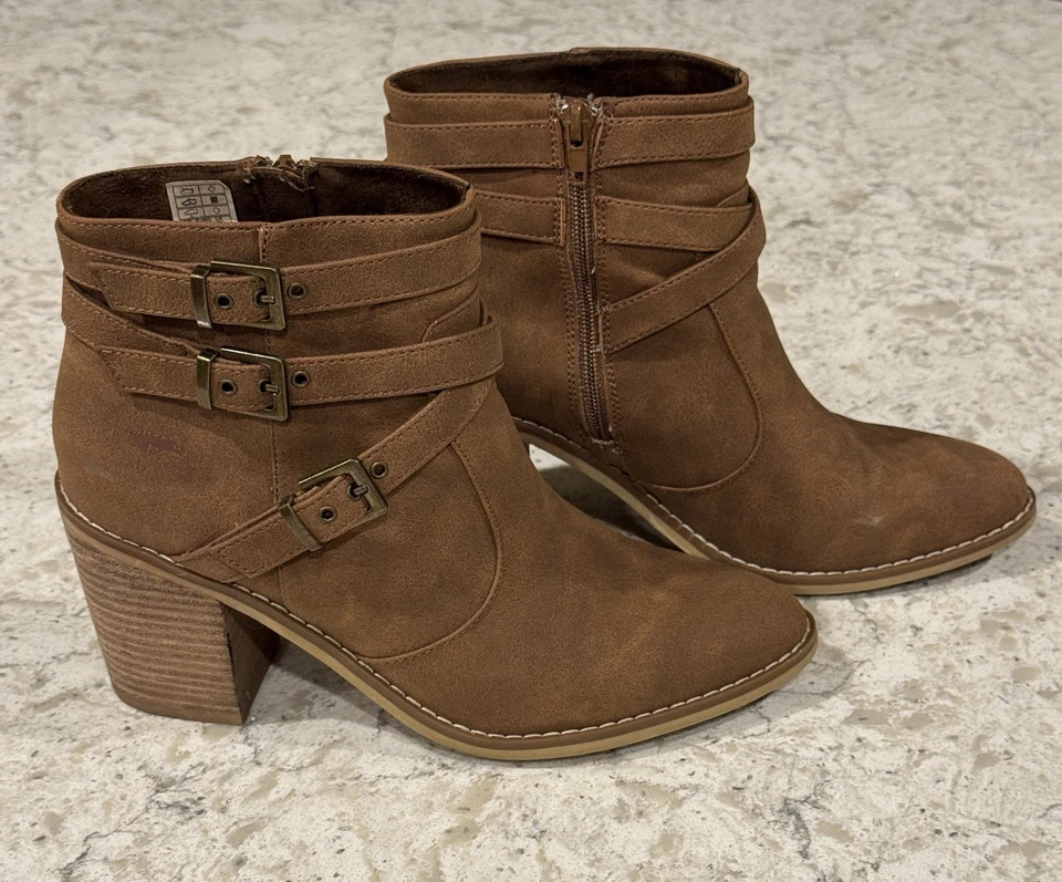 Feminino tamanho 9M, Rocket Dog, 'Bota Deon Creek', salto 3", couro camurça. BR - Imagem 1 de 4