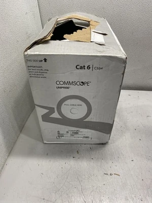 Cable de datos Comscope 4 pares CAT6 U/UTP 23 AWG verde 1000' UN874037414 Foto 1 de 4