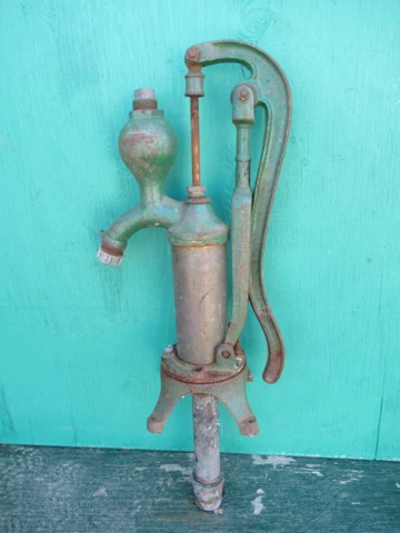 GREAT OLD Cast Iron Hand WATER PUMP with BRASS CYLINDER GREAT For DECORATION Cover