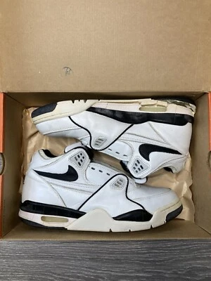 Air Flight 89 White black red 9.5 vintage 2000 original 630381–101 - Image 1 of 4