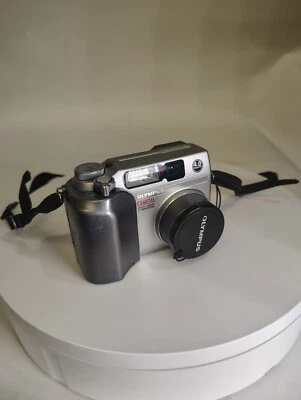 Olympus CAMEDIA C-4000 Zoom 4.0MP Digital Camera - Silver - Image 1 of 4