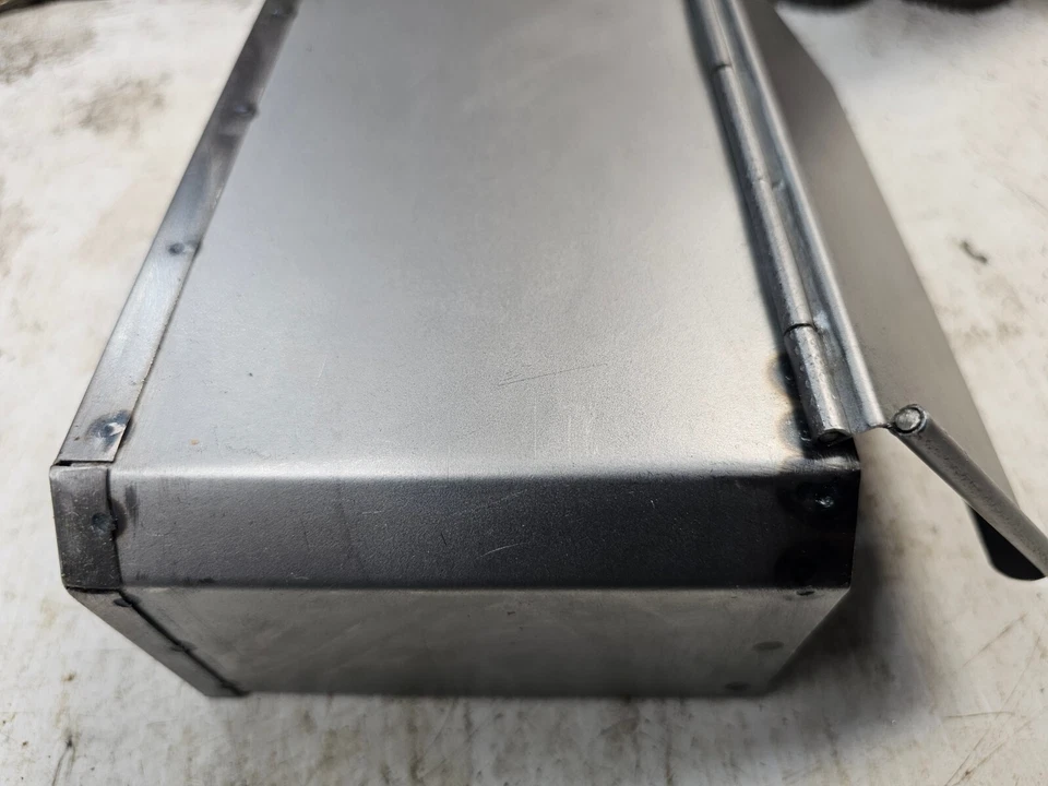 Caja de herramientas Indian Sport Scout 1935-1939 repro motor eléctrico guardabarros jefe O323 Foto 1 de 4