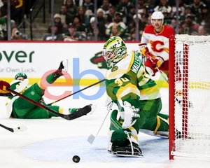 Foto de hockey Jesper Wallstedt Shutout Save 9 de noviembre de 2025 Minnesota Wild 8x10 NHL - Imagen 1 de 1
