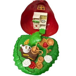 Vintage Strawberry Shortcake Berry Bake Shoppe Play Set - Picture 1 of 9