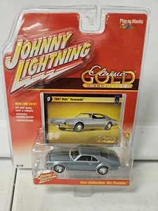 Johnny Lightning 1967 Oldsmobile Toronado 2016 Classic Gold Collection/China - Picture 1 of 3
