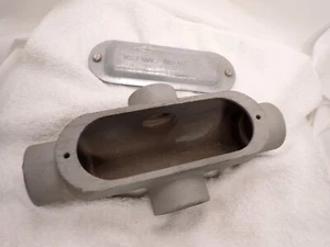 Appleton Malleable 1 1/4" X Unilet Form 35 Conduit Outlet Bodies with cap/cover - Picture 1 of 6