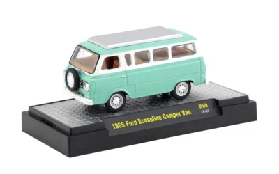 L69 32500 50 M2 MACHINES AUTO TRUCKS 1965 Ford Econoline Camper Van GREEN 1:64 - Image 1 of 3