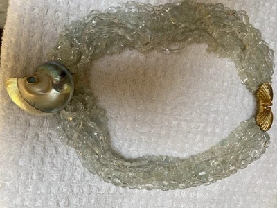 Collar de cristal Helga Wagner con colgante de concha de abulón Foto 1 de 4