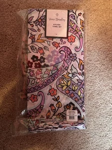 JUEGO DE TOALLAS DE TÉ DE COCINA VERA BRADLEY 2 MADDALENA PAISLEY NUEVO SELLADO NUEVO CON ETIQUETAS VENTA AL POR MENOR $35 - Imagen 1 de 2