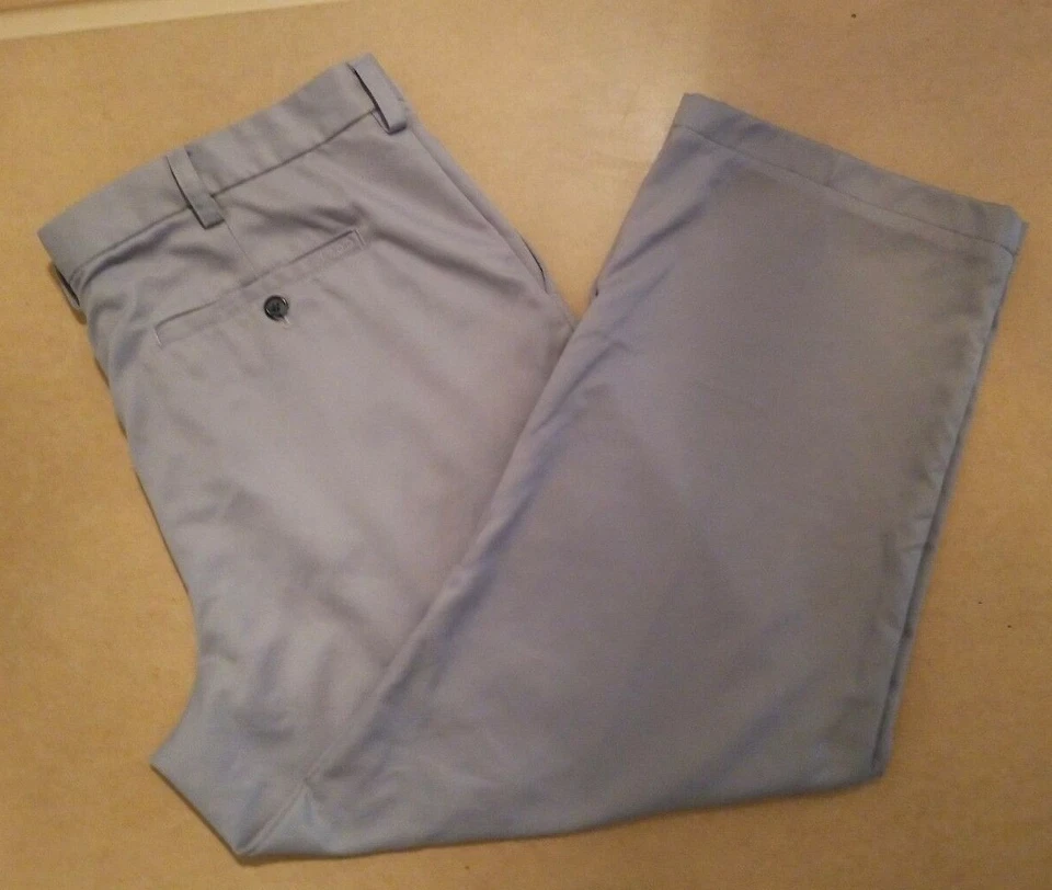 Pantalones de golf IZOD grises para hombre 40x30 vendidos como están - pequeño punto y falta botón Foto 1 de 4