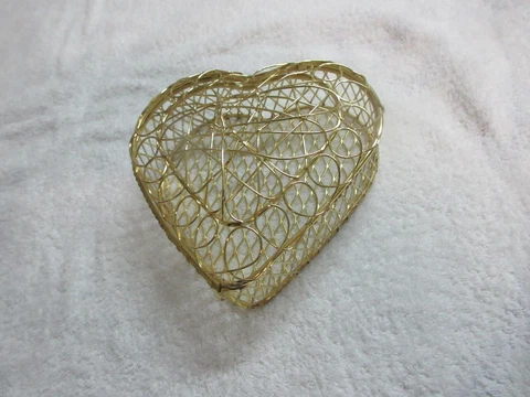 Heart Shaped Gold Wire Basket Hinged with Clasp 6" X 6" Cover