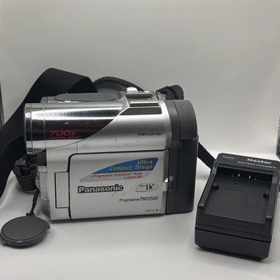 Panasonic PV-DC152D Digital MiniDV PALMCORDER Camcorder w/ Battery & Charger - Image 1 of 4