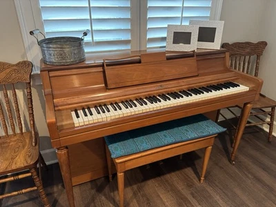 Piano vertical Wurlitzer serie # 889985 Foto 1 de 4