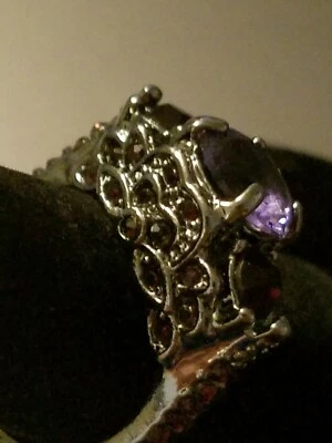 ANILLO VENDEDOR DE EE. UU. Declaración Amatista Simulada 3 Gemas Negro Oro Relleno Talla 8.5 Foto 1 de 4