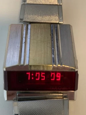 Orologio da polso Bulova LED COMPUTRON N7 Cell 228 funzionante - Immagine 1 di 4