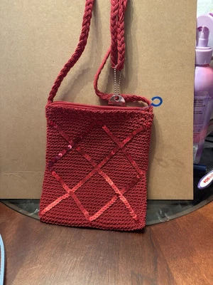 Cartera clutch con cuentas rojas.Nueva.Ex.Correa.7 pulgadas L. 6 pulgadas de ancho Foto 1 de 3