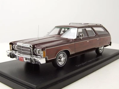 Chrysler Town & Country 1976 Rosso Scuro Metallico Legno Modellino Auto 1:43 Neo - Immagine 1 di 4