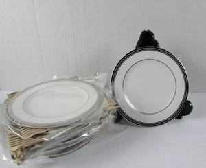 8 Royal Doulton Bread & Butter Plate Fine Porcelain Simply Platinum 2006 - Picture 1 of 6