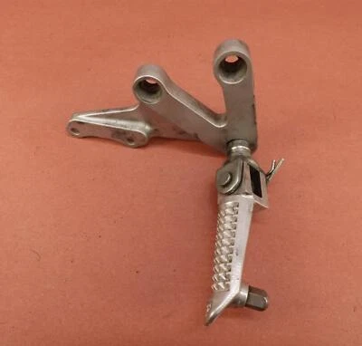 Peg de driver dianteiro direito Suzuki GSXR 600 GSXR600 2001-2003 - Imagem 1 de 4