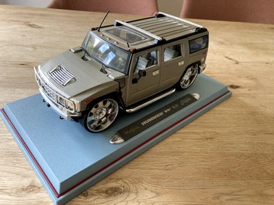Modelo fundido a presión Hummer H2 1:18 (edición Playerz) plateado - Maisto Foto 1 de 4