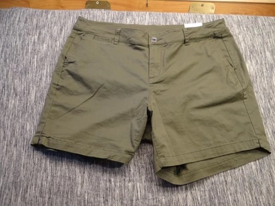 Pantalones cortos para mujer Lane Bryant talla 14-16 verde oliva con puños Foto 1 de 4