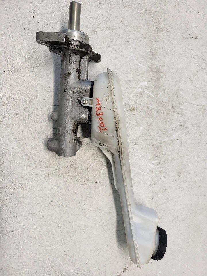 Cilindro maestro de freno Mazda CX-9 2007 2008 2009 2010 2011 2012 2013 2014 2015 Foto 1 de 4