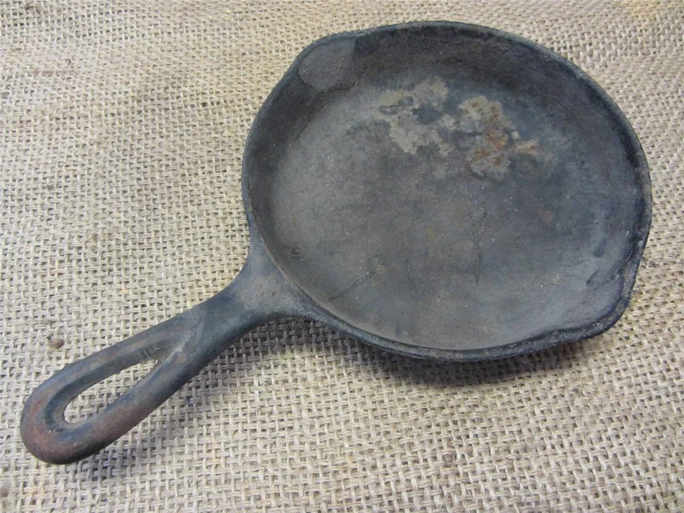 Vintage 6 1/2" Cast Iron Skillet Camping Antique Old Primitive Cookware 8672 - Image 1 of 1