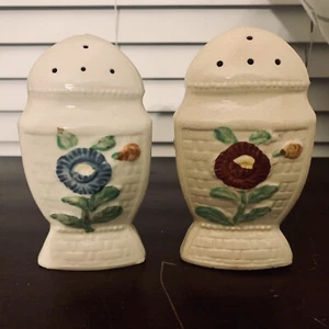 ANTIQUE SALT AND PEPPER SHAKERS "BEAUTIFUL FLORAL DESIGN" - Picture 1 of 4