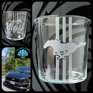 CUALQUIER LOGOTIPO DE COCHE ¡Vaso de pinta personalizado grabado! Audi BMW Ferrari Ford Mustang Jag - Imagen 1 de 5