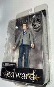#8D NECA Twilight Edward 7" Collectible Action Figure w/ Family Shield - Picture 1 of 9