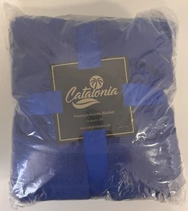 CATALONIA PREMIUM WEARABLE BLANKET - ROYAL BLUE - Picture 1 of 4