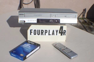 HITACHI - COMBO DVD PLAYER & VCR RECORDER - DV-PF35U - REMOTE - TESTED - Picture 1 of 4