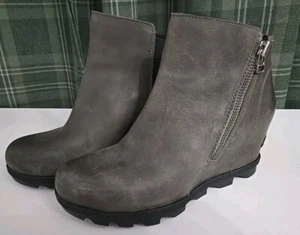 Sorel Women Joan-Of-Arctic Boot Size 8 Gray Leather Hidden Wedge Heel Zip Up - Picture 1 of 6