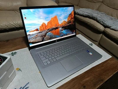 HP Laptop 17-cn0365ng 17,3" FHD i7-1165G7, 512 GB SSD, 8 GB Ram  Win 11 - Bild 1 von 4