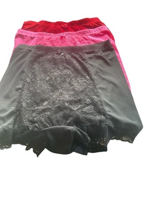 Классические трусики-пин-ап Rhonda Shear упаковка 3 шт. с кружевной отделкой красные, розовые и черные размер XL новые - Изображение 1 из 4