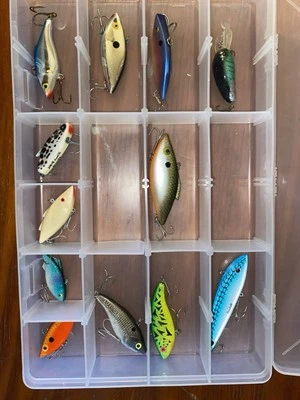 12 Vintage Rattle Traps Crank baits Fishing Lures + Case - Image 1 of 4