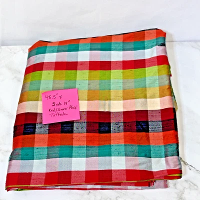 TELA TAFETÁN A CUADROS METALIZADA MULTICOLOR ROJA Lote 45 in x 5 yardas 19 in Foto 1 de 4