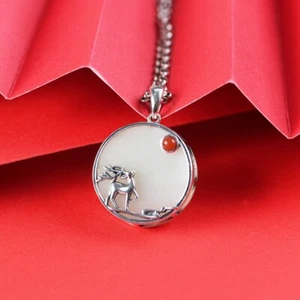 I05 Anhänger Rotwild Hirsch auf weißer Jade roter Achat Sterling Silber 925  - Bild 1 von 8