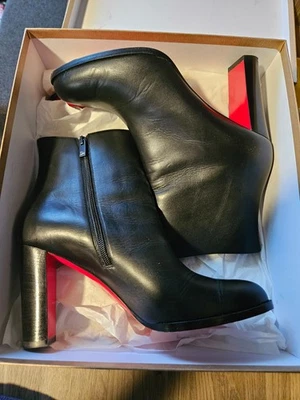 Christian Louboutin Paris Adox 85 NOS Tacón de pantorrilla 41 UE Mujer Cremallera al tobillo Negro Foto 1 de 2
