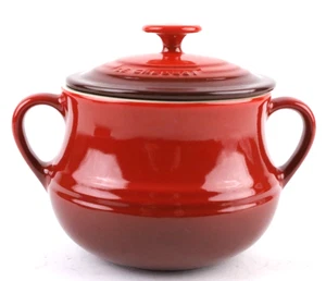 LE CREUSET Steinzeug Mini Bohnentopf oder Suppentopf mit Deckelgriffen - Bild 1 von 10