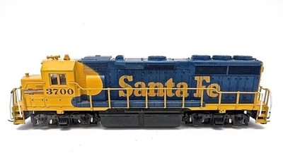 HO Atlas 7351 Santa Fe GP40 Powered Diesel Locomotive #3700 Boxed - Image 1 of 4