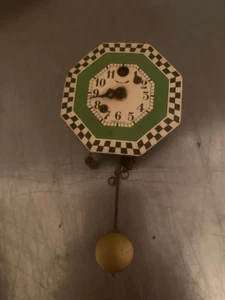 Pequeño reloj de pared antiguo Keebler verde, negro y blanco - BOx aux - Imagen 1 de 3