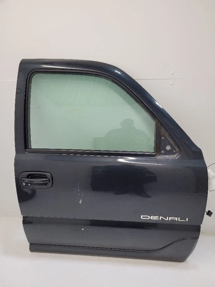 00-06 CHEVROLET TAHOE RH Passenger Rear Side Door W Privacy Tint Glass Gray - Изображение 1 из 4