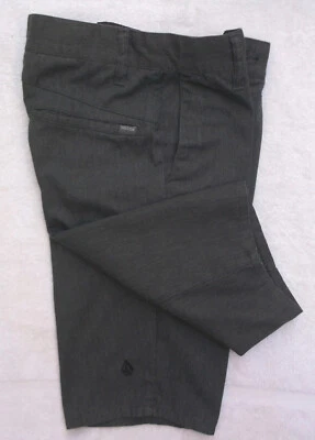 💥 VOLCOM Corpo Class 💥 VMONTY Solid Shorts YOUTH Size 25/10 Regular - Image 1 of 3