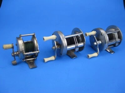 Lote de 3 carretes fundidos de cebo vintage J.C. Higgins, Bronson Fleetwing, Pennell 60 Foto 1 de 4