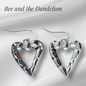 Ohrringe mit geprägtem Herz ~ silberfarben Retro Look - Bild 1 von 7