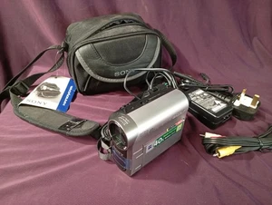 Sony Handycam DCR-HC51E Handheld MiniDV Camcorder Camera and bag - Picture 1 of 8