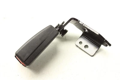 2015 梅赛德斯-奔驰 AMG C63 Coupe 后座皮带扣  — 第 1/4 张图片