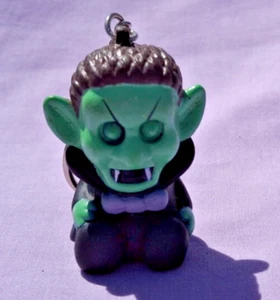 Vintage Novelty Vampire Dracula Key Ring Key Chain #2 - Picture 1 of 3